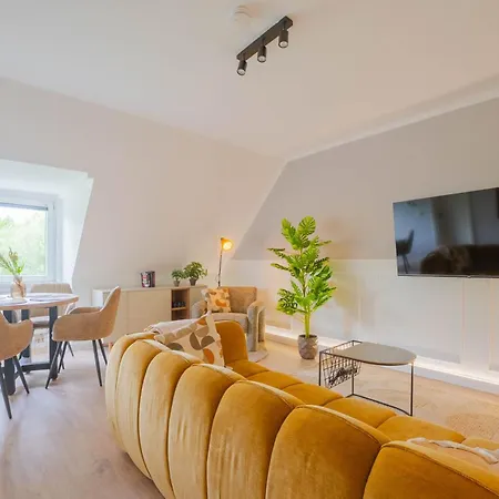 Moderne 2-zimmer-wohnung In Zentraler Lage In Mit Balkon & Arbeitsplatz