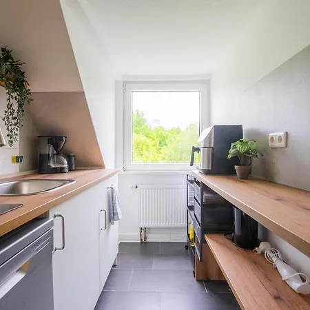 Daire Moderne 2-zimmer-wohnung In Zentraler Lage In Mit Balkon & Arbeitsplatz *