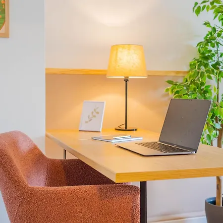 Moderne 2-zimmer-wohnung In Zentraler Lage In Mit Balkon & Arbeitsplatz *