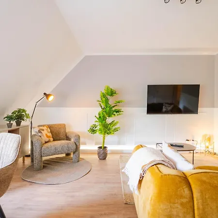 Daire Moderne 2-zimmer-wohnung In Zentraler Lage In Mit Balkon & Arbeitsplatz