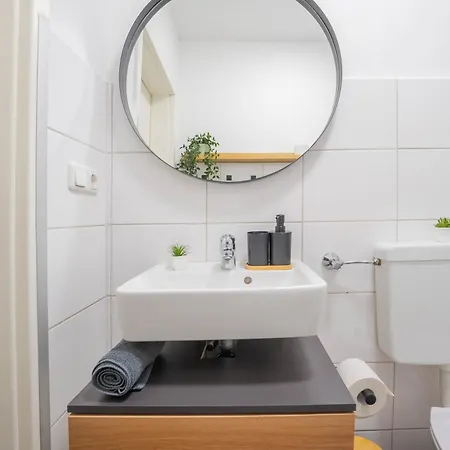 Daire Moderne 2-zimmer-wohnung In Zentraler Lage In Mit Balkon & Arbeitsplatz Wuppertal