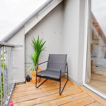 Moderne 2-zimmer-wohnung In Zentraler Lage In Mit Balkon & Arbeitsplatz Апартаменты Вупперталь