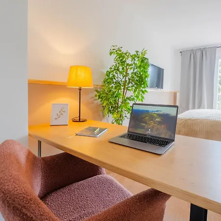 Апартаменты Moderne 2-zimmer-wohnung In Zentraler Lage In Mit Balkon & Arbeitsplatz *