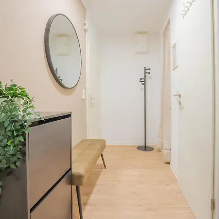 Daire Moderne 2-zimmer-wohnung In Zentraler Lage In Mit Balkon & Arbeitsplatz *